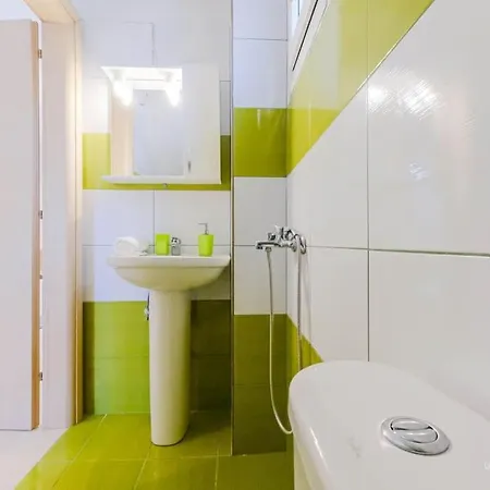 Soluna 2-bdrm Maisonette With Shared Garden, Sani Apartament
