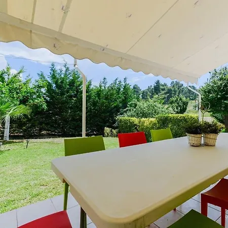 Soluna 2-bdrm Maisonette With Shared Garden, Sani Daire *
