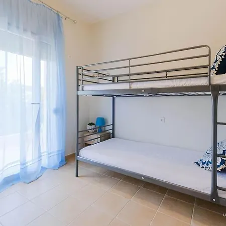 Apartamento Soluna 2-bdrm Maisonette With Shared Garden, Sani *