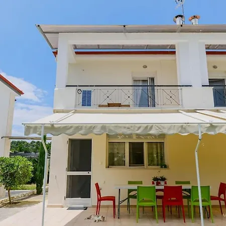 Apartamento Soluna 2-bdrm Maisonette With Shared Garden, Sani *
