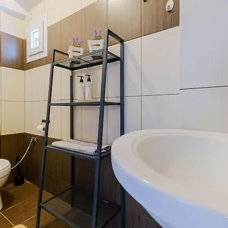Apartamento Soluna 2-bdrm Maisonette With Shared Garden, Sani *