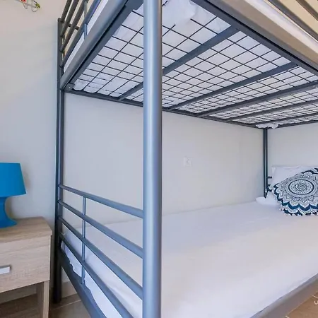 Soluna 2-bdrm Maisonette With Shared Garden, Sani Apartamento *