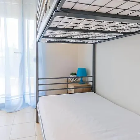 Soluna 2-bdrm Maisonette With Shared Garden, Sani *